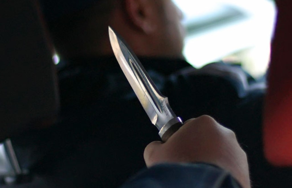 Разбойник с ножом в руках потребовал брянского частного извозчика отвезти его в Москву на заработки