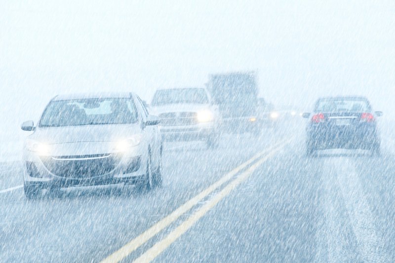 Водителей Брянска просят не пользоваться личным транспортом из-за возможного ледяного дождя