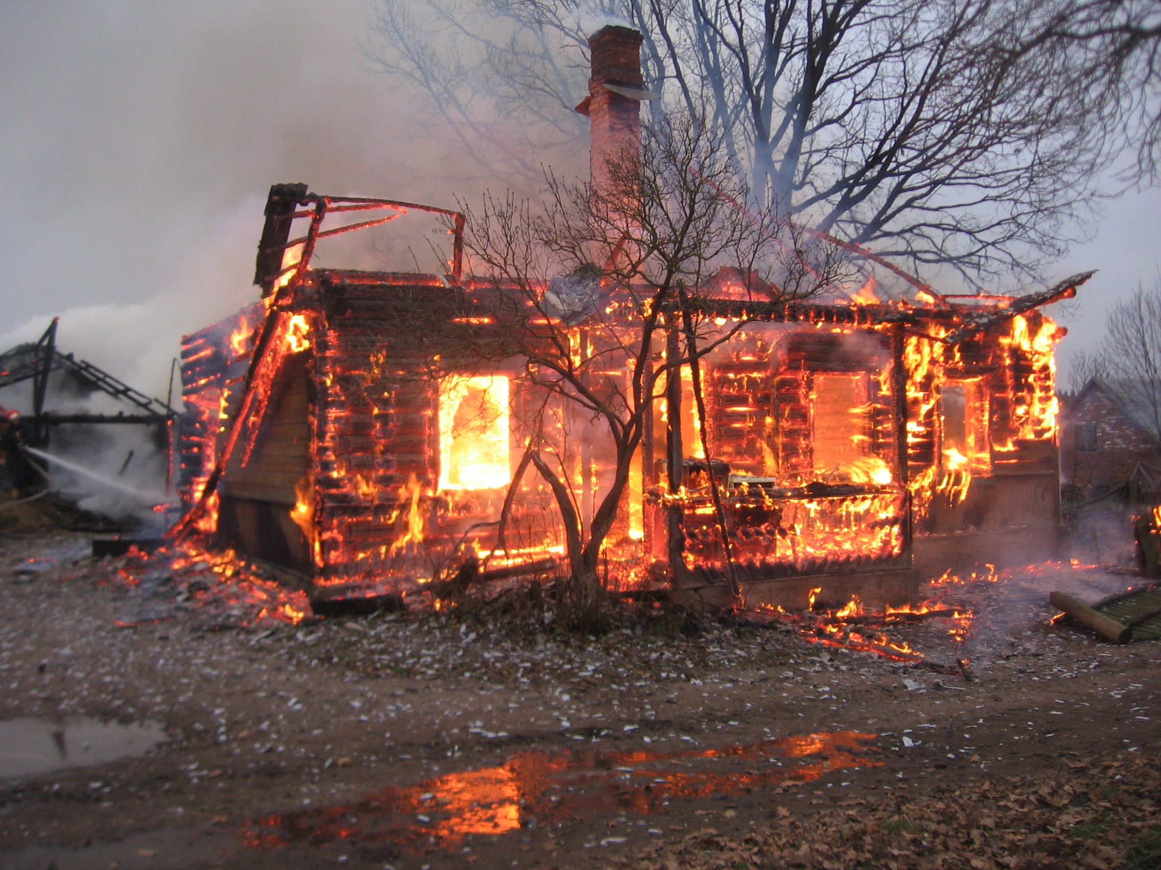 В Брянском районе сгорел жилой дом