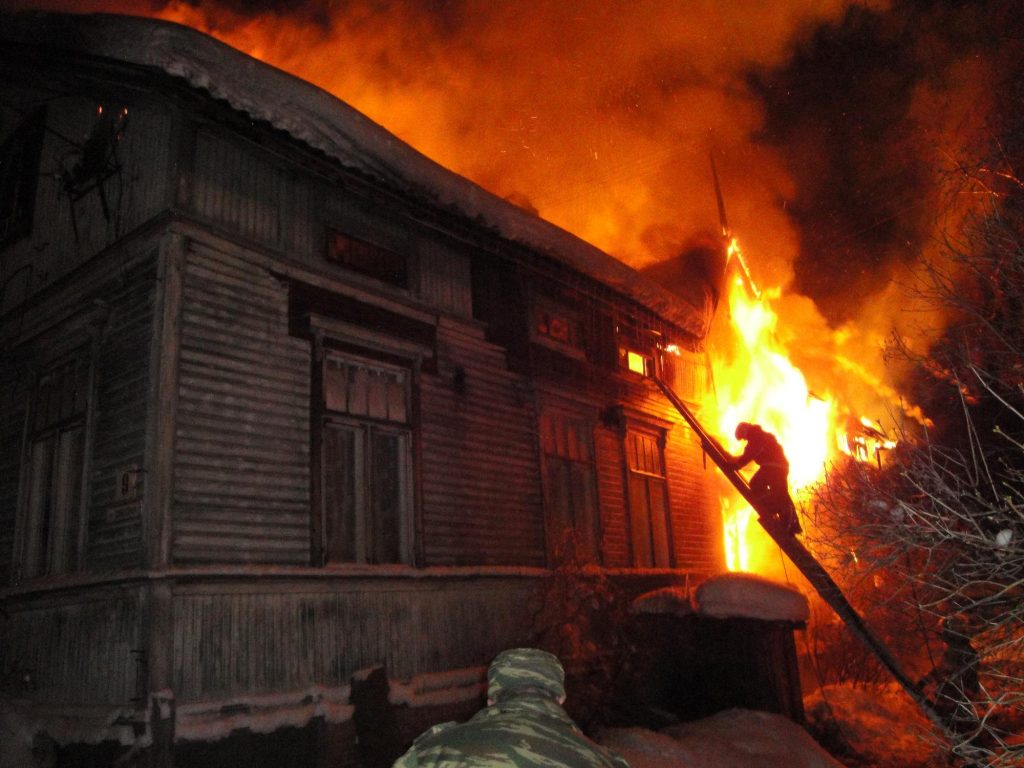 В Навлинском районе сгорел жилой дом