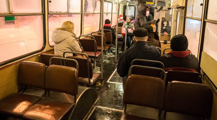 В Брянске травмировалась пожилая пассажирка троллейбуса