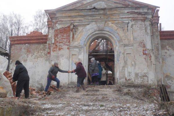 В Рогнедино восстанавливают древний храм