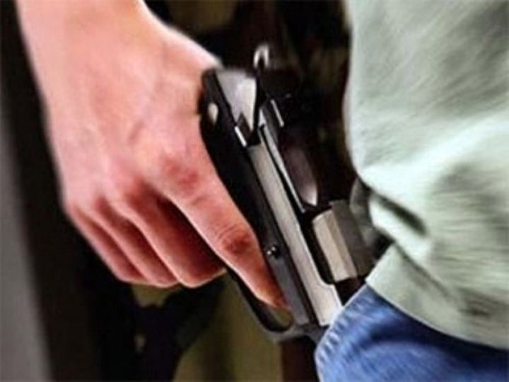 Житель Брянска украл пистолет в кафе у случайного знакомого