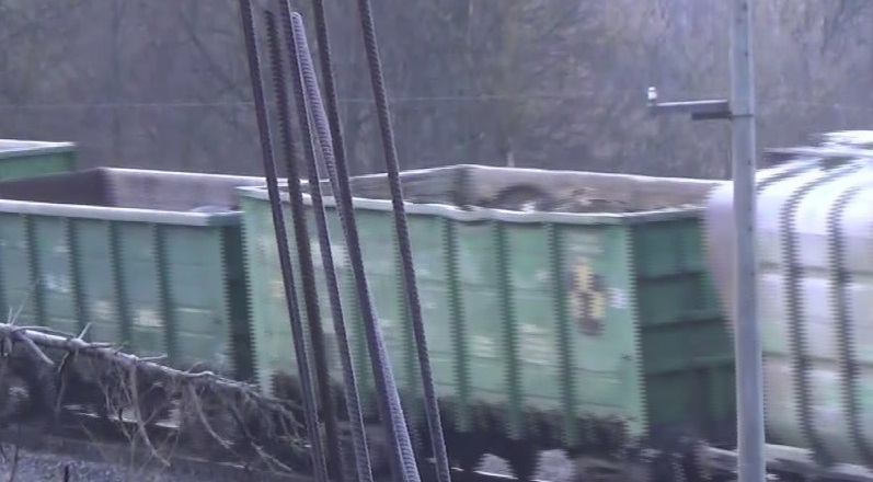 Банда грабителей на ходу сбрасывала металлолом с товарных поездов под Красным Рогом