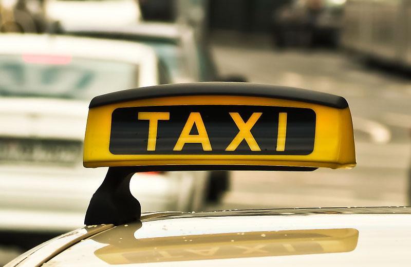 В Брянске выявили более трех десятков таксистов-нарушителей
