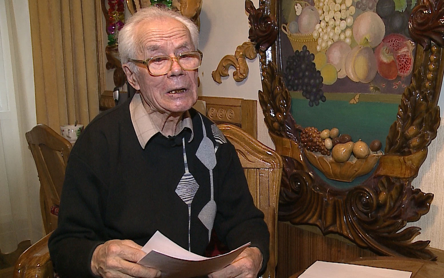 88-летний мастер из Брянска сделал всю мебель в квартире своими руками