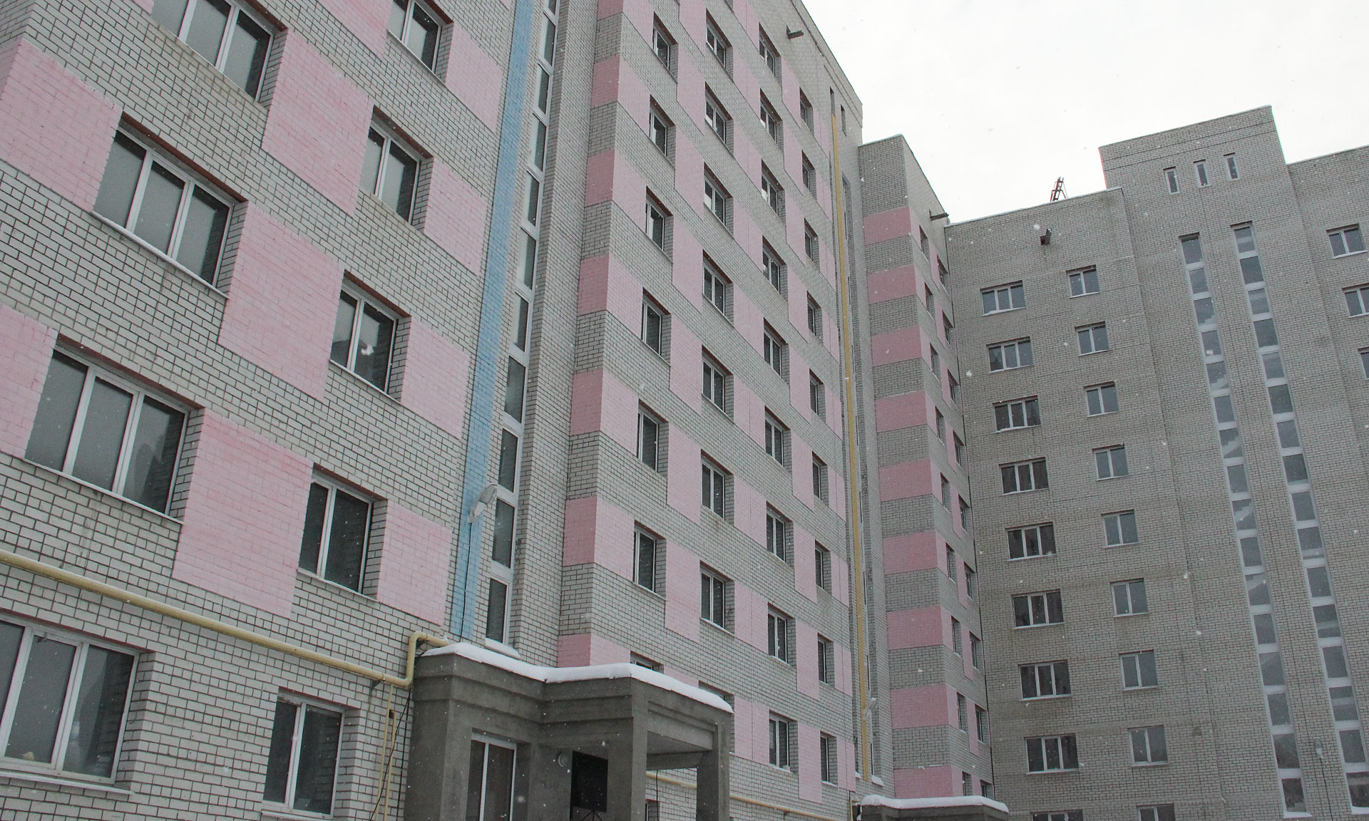 В Брянске начали достраивать жилье для обманутых дольщиков