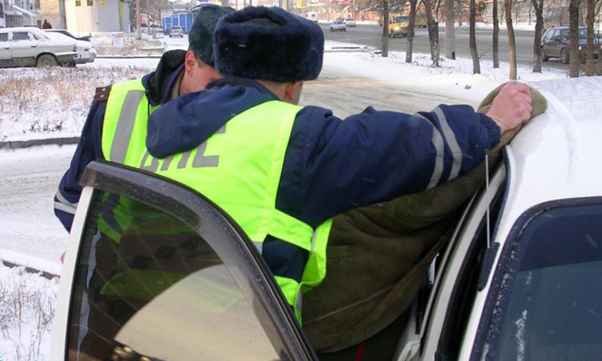 В Брянске инспекторы ДПС задержали убегающего автовора