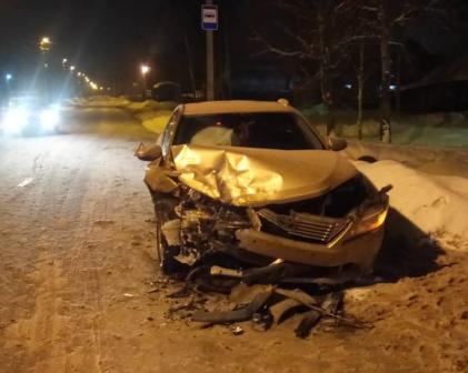 На брянской дороге столкнулись иномарки, пострадал водитель