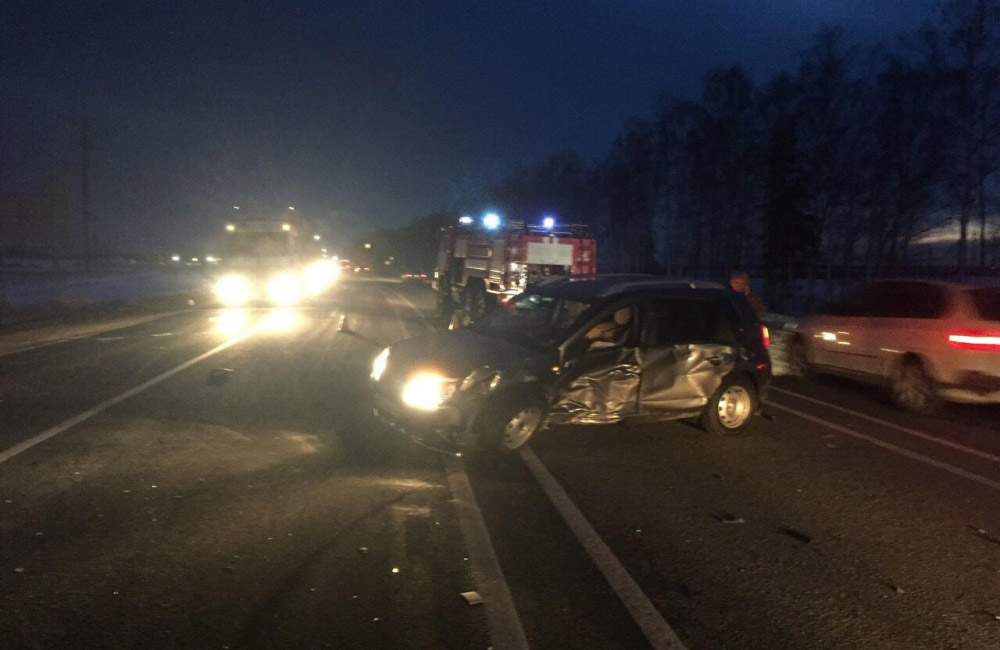При столкновении двух автомобилей под Брянском пострадал пассажир