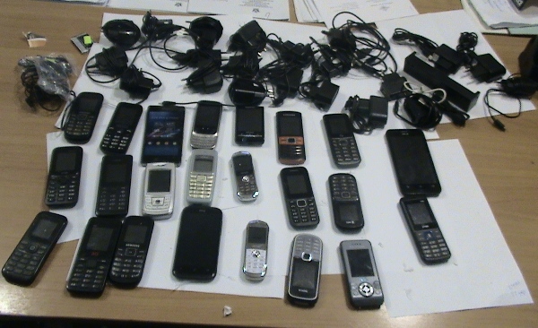 В брянскую колонию на КамАЗе пытались завезти два десятка телефонов