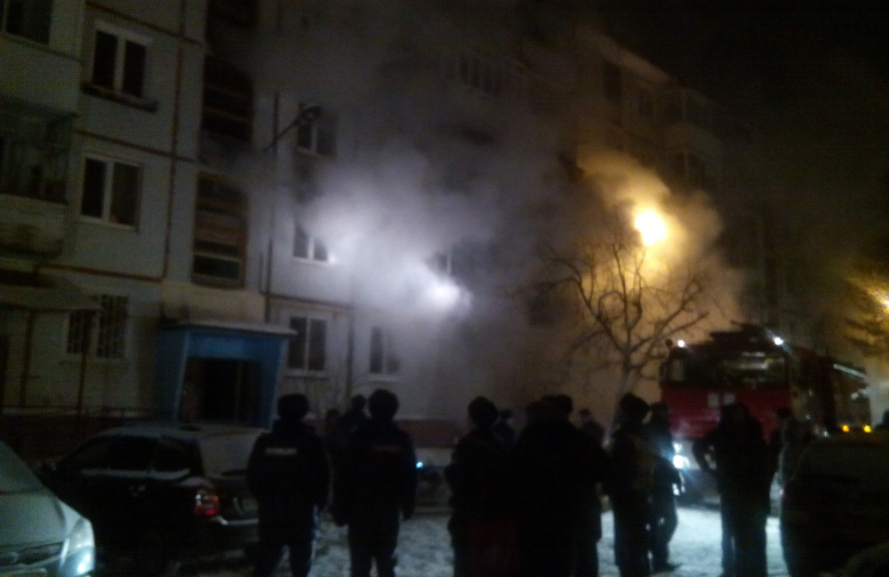 В Брянске из горящей пятиэтажки эвакуировали более двадцати человек