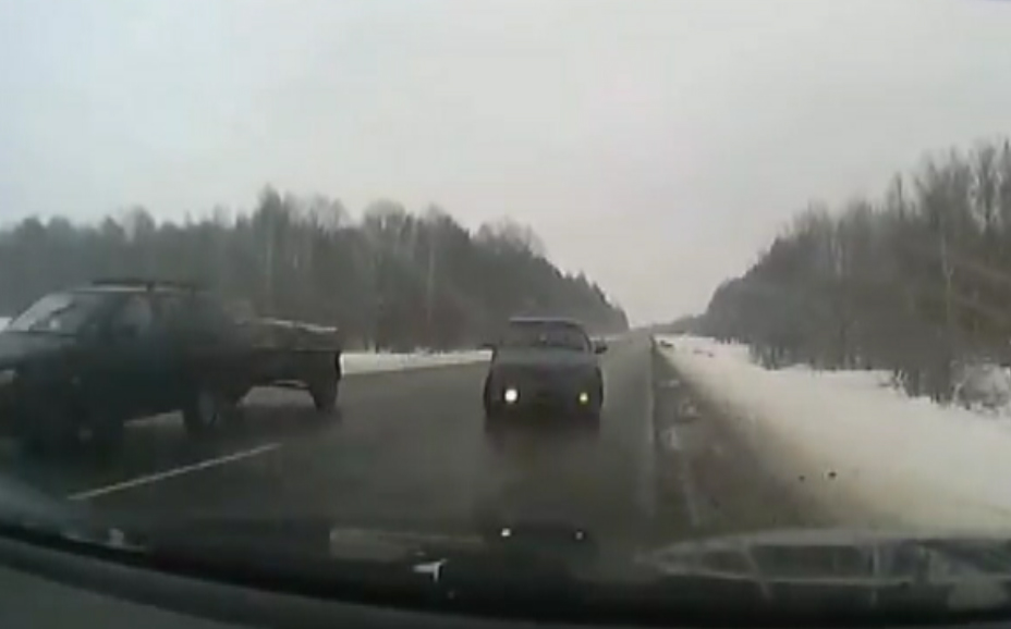 На новозыбковской трассе водитель ушел от лобового столкновения