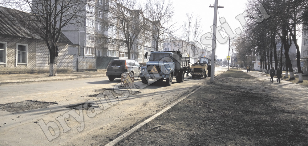 Асфальт на улице Ломоносова в Новозыбкове снова придется латать