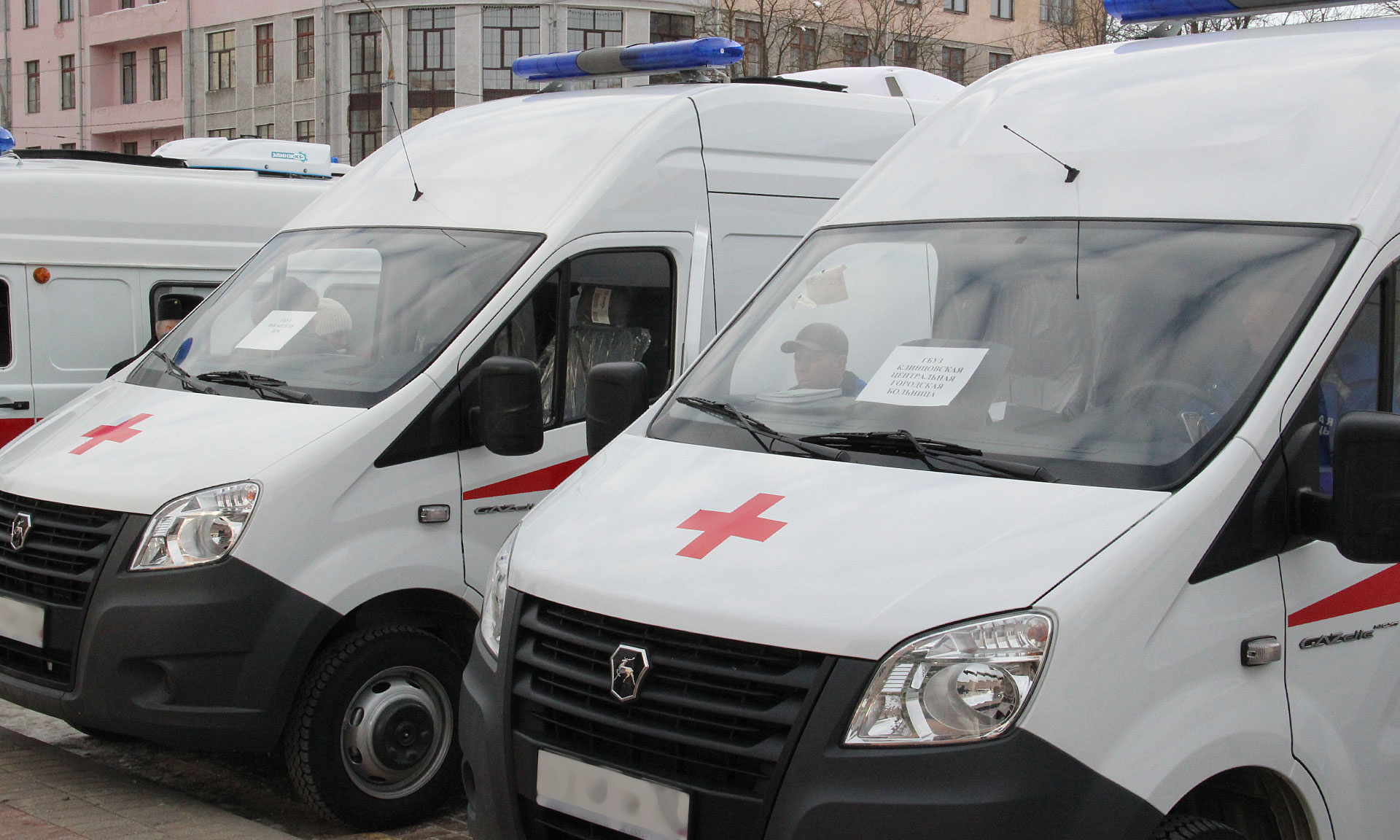 Медучреждения Брянской области получили новенькие кареты скорой помощи