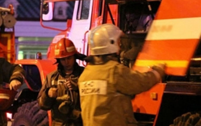 В Брянске пожарные спасли человека из горящей квартиры