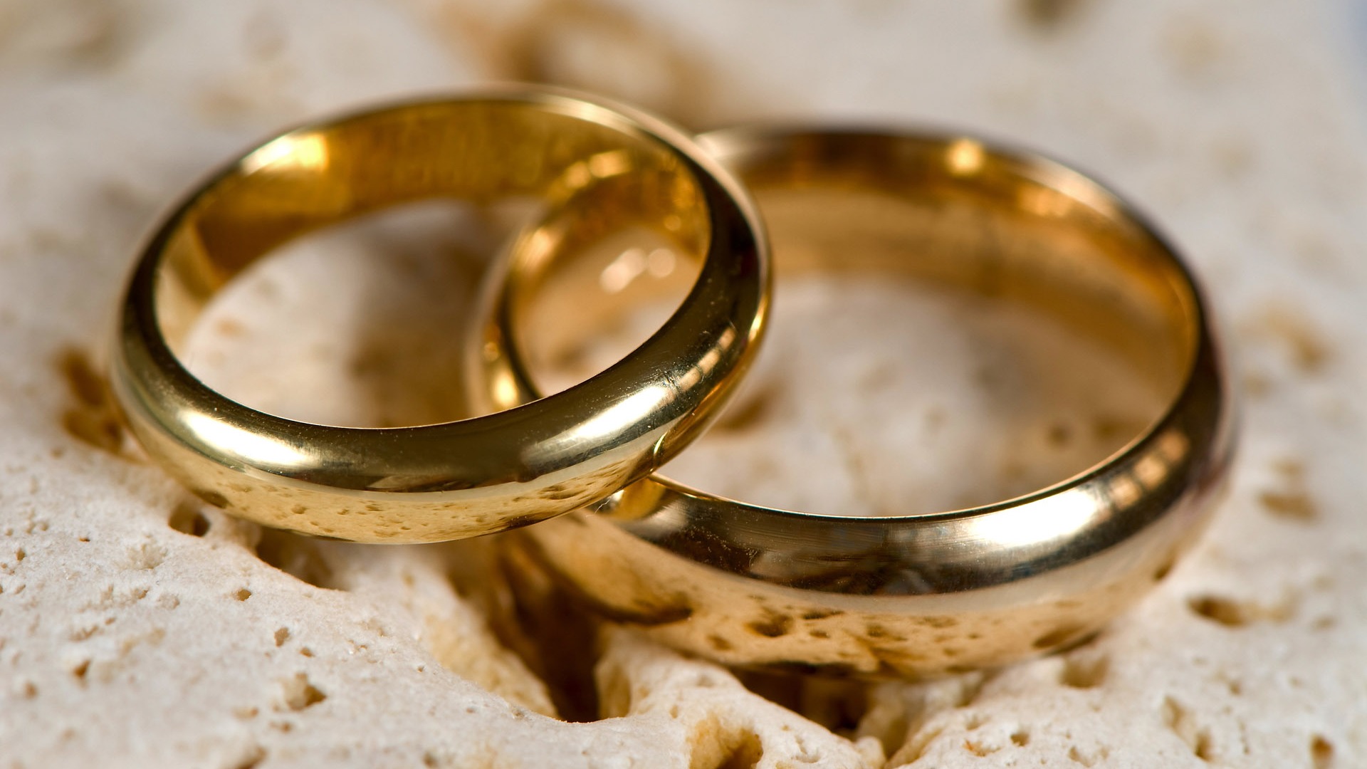 Несовершеннолетние брянцы стали реже вступать в брак