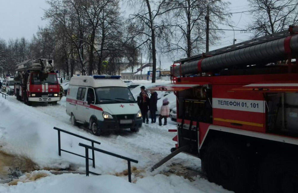 11 человек спасено из горящей многоэтажки в Брянске