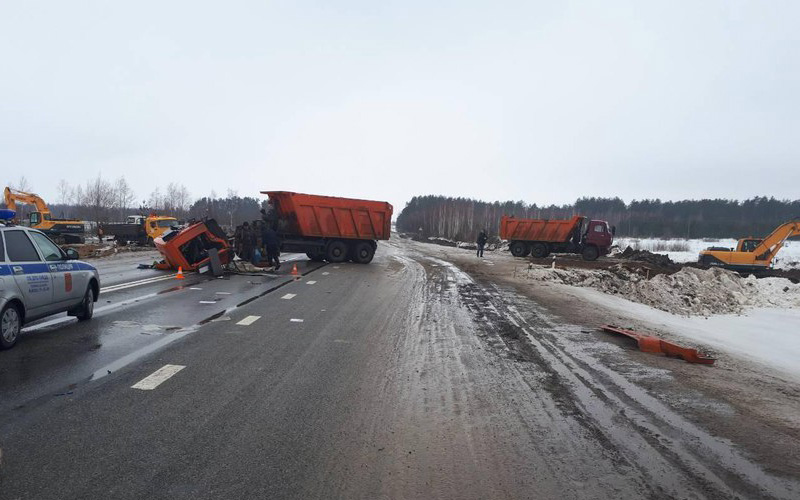 Водитель КамАЗа выжил в столкновении двух самосвалов под Клинцами