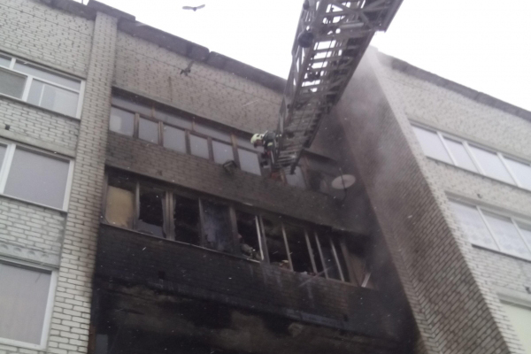 В Брянске загорелся балкон в квартире, есть пострадавший