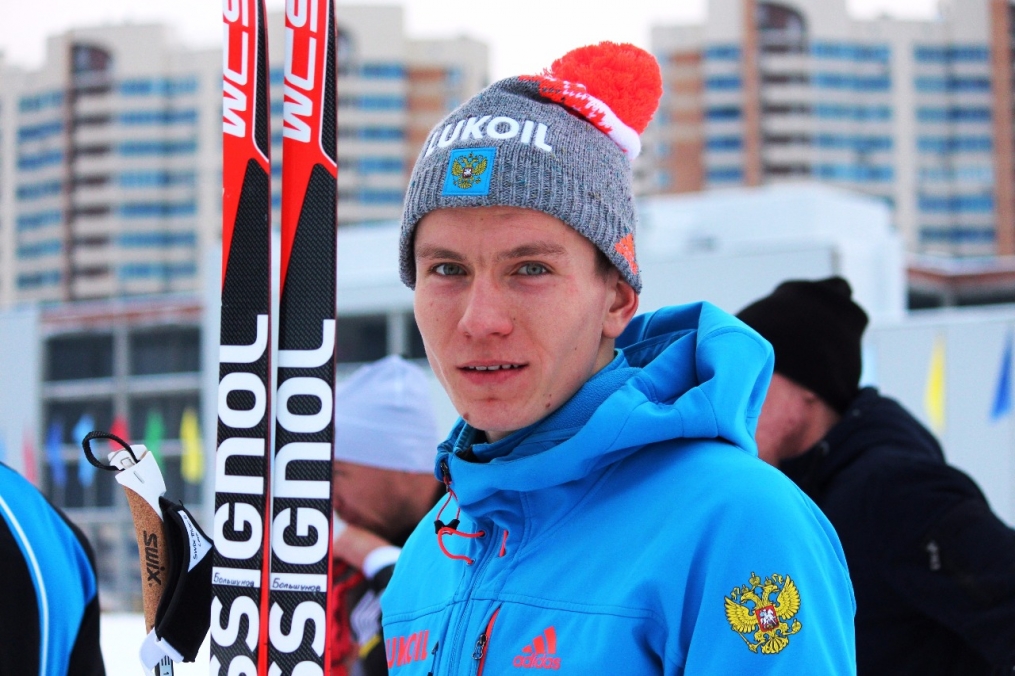 Александр Большунов выиграл второе золото чемпионата России по лыжам за два дня