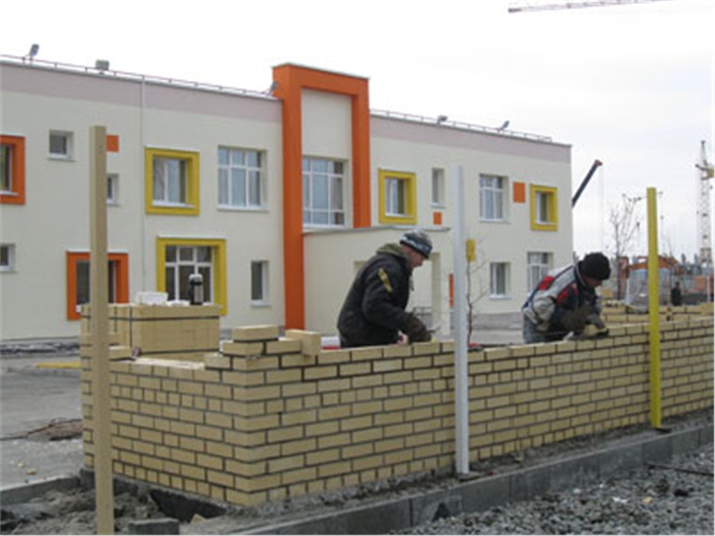 В Комаричском районе построят детский сад и жилой дом