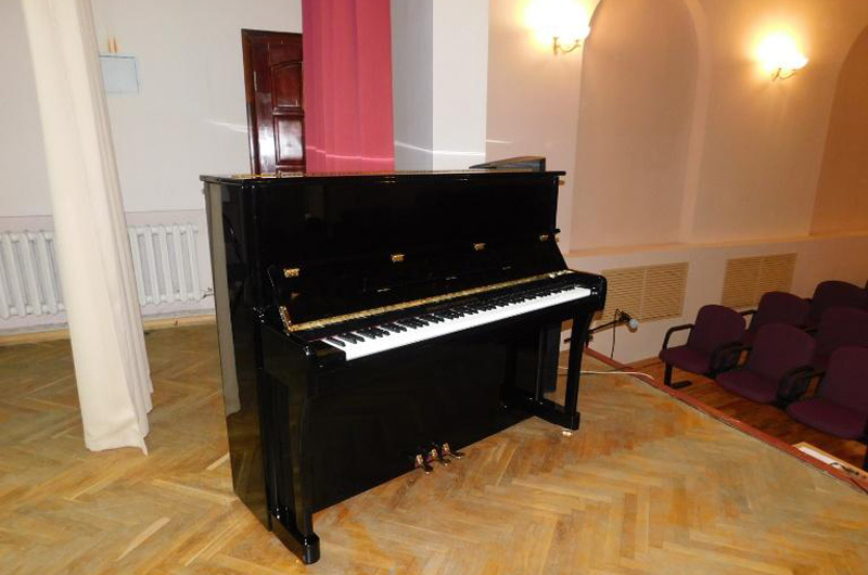Детские школы искусств Брянского района получили новые отечественные фортепиано