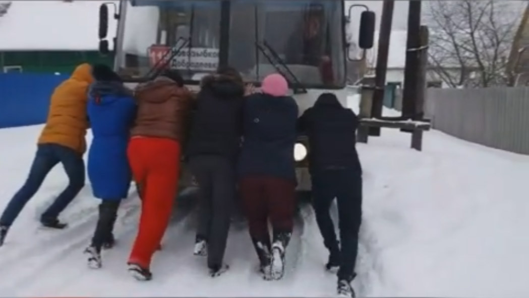 Транспортники прокомментировали снятый на видео инцидент с автобусом «Новозыбков-Добродеевка»