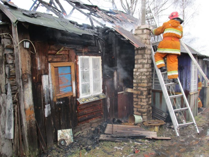 В Почепском районе сгорел жилой дом