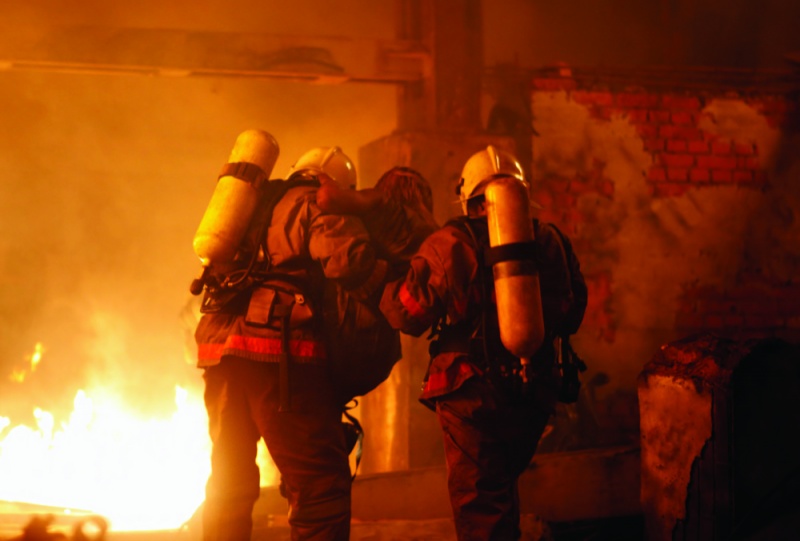 Пожарные спасли человека из горящего дома в Жирятинском районе