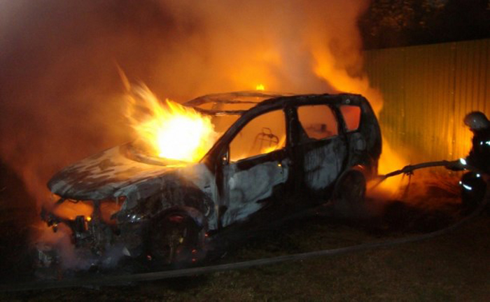 В Жирятино ночью сгорел автомобиль