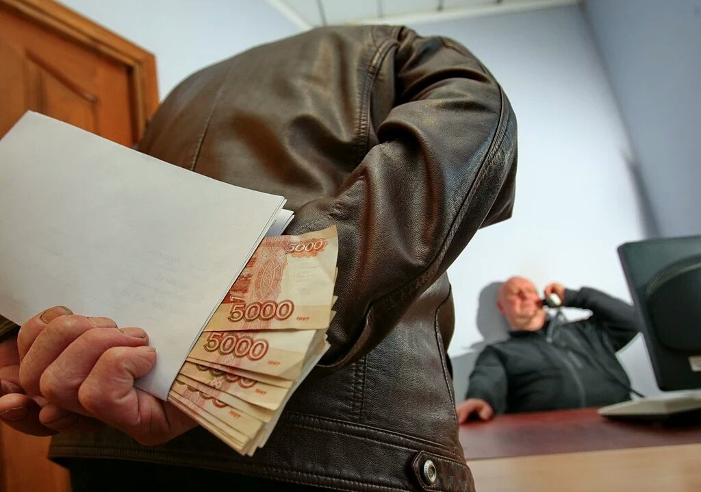 Работник Управления имущественных отношений Брянской области задержан за получение взятки