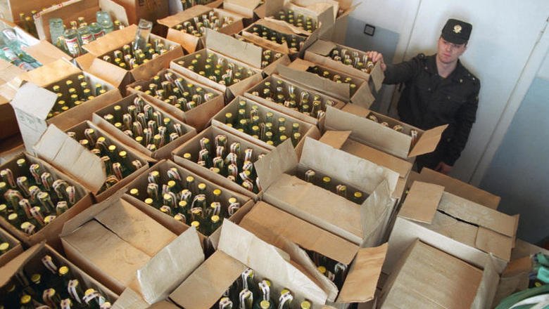 Парочку из Погарского района пожурили за торговлю паленым алкоголем и табаком на 15 млн рублей