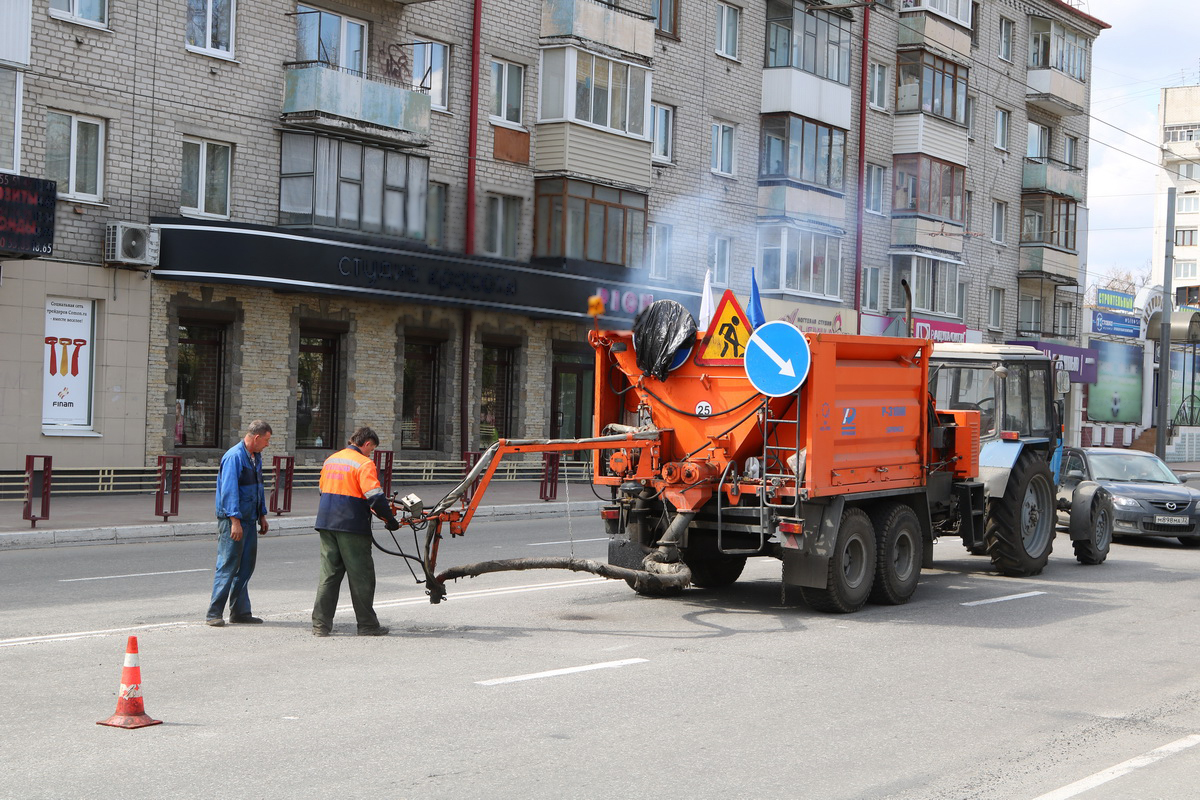В Брянске идет тест-драйв вакуумно-подметальной установки для уборки городских улиц
