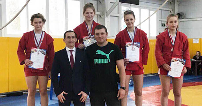 Брянские самбистки завоевали восемь медалей на первенстве ЦФО