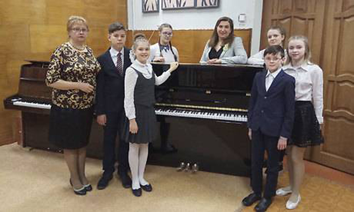 Сельцовской детской школе искусств подарили новое фортепиано