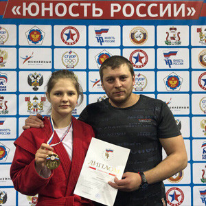 Школьница из Брянска завоевала путевку на чемпионат мира по самбо