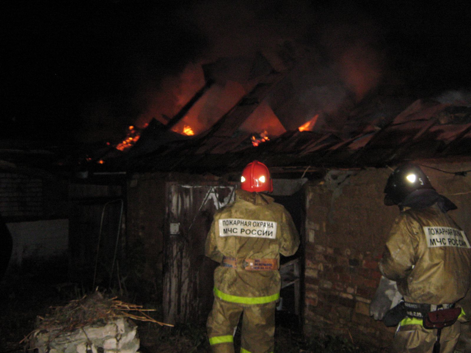 В Трубчевске сгорели жилой дом и сарай