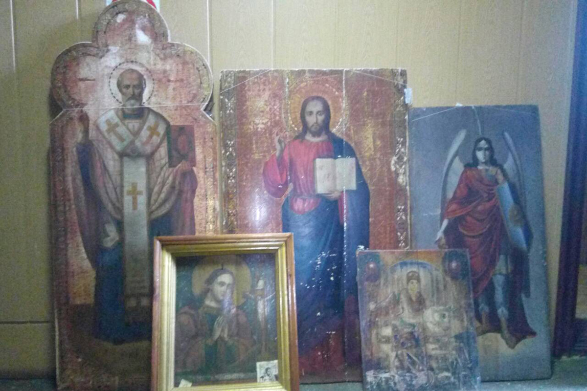 В Клинцовском районе из храма вынесли пять икон