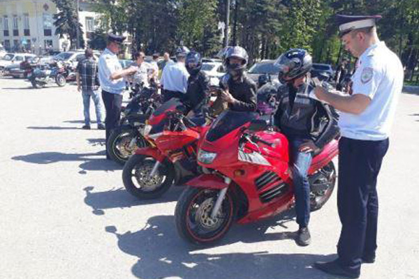 В Брянске перед мотопробегом оштрафовали более 30 байкеров