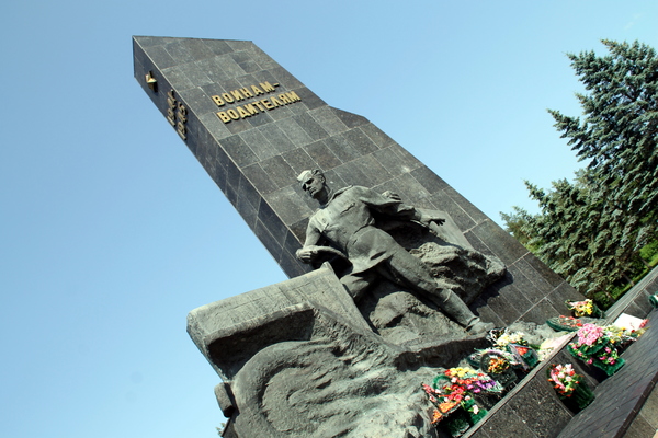 На Брянщине воинские мемориалы готовят ко Дню Победы