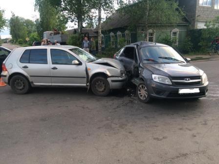 В дорожной аварии в Брянске покалечилась девушка