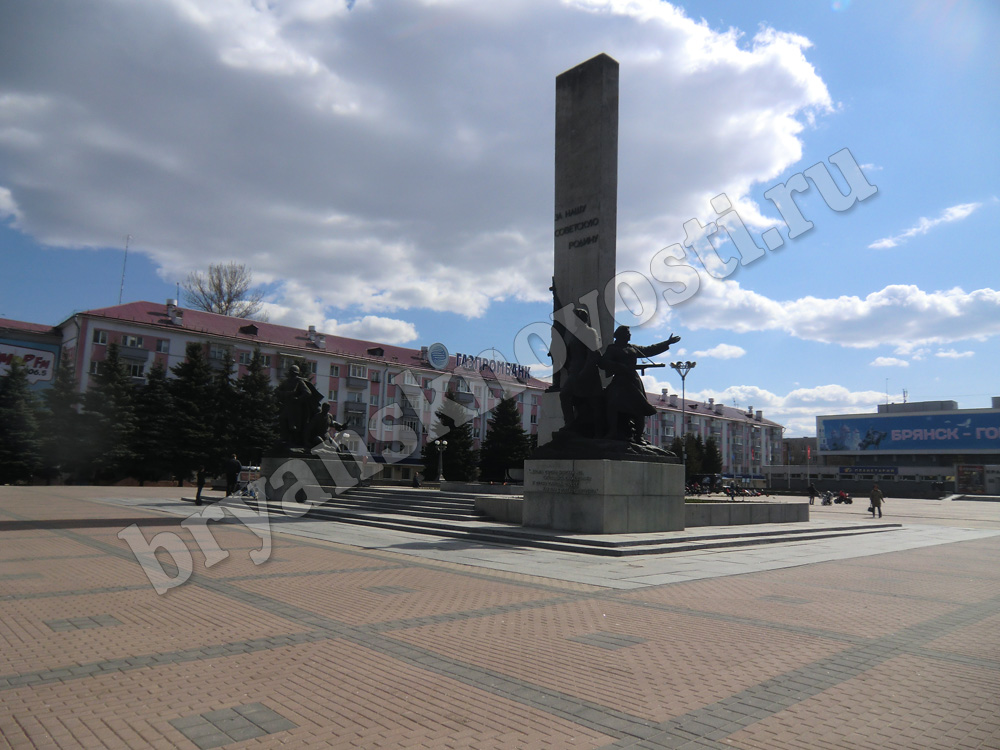 В Брянске заменят тротуарную плитку на площади Партизан