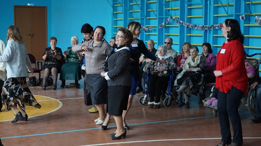 В Новозыбкове День танца отметили танцевальным ретро-марафоном