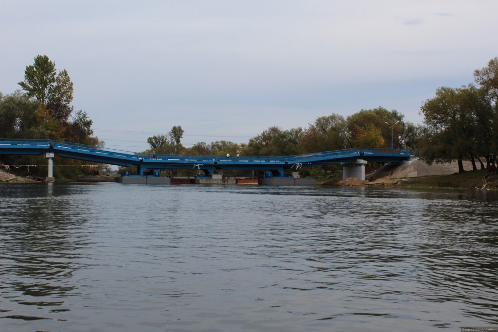 В Брянске открыли проезд по понтонному мосту на Набережной