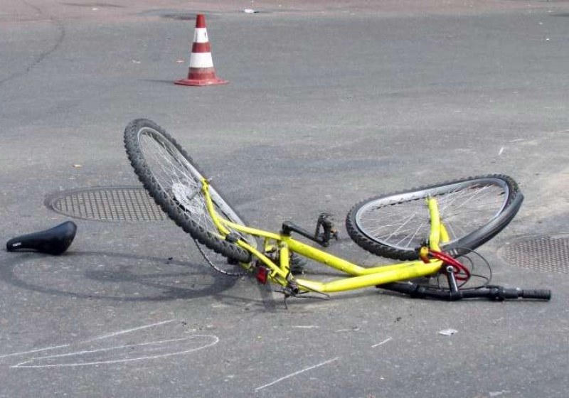 В Навле лихач сбил велосипедистку и сбежал