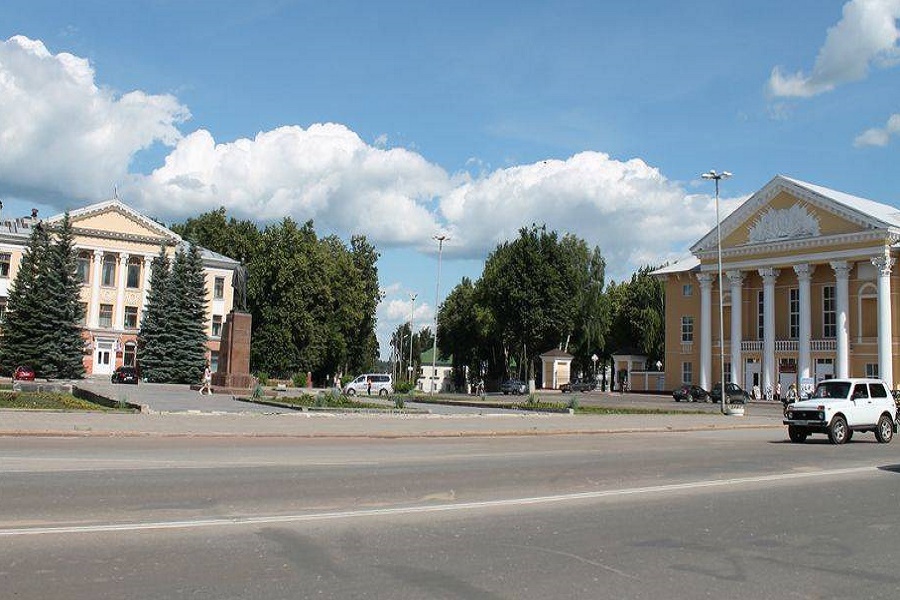 Главная улица Дятьково признана опасной для водителей и пешеходов