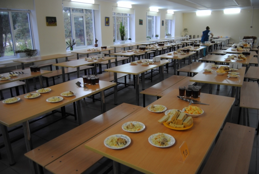 Чиновники озаботились качеством питания в школах и детских садах Брянска
