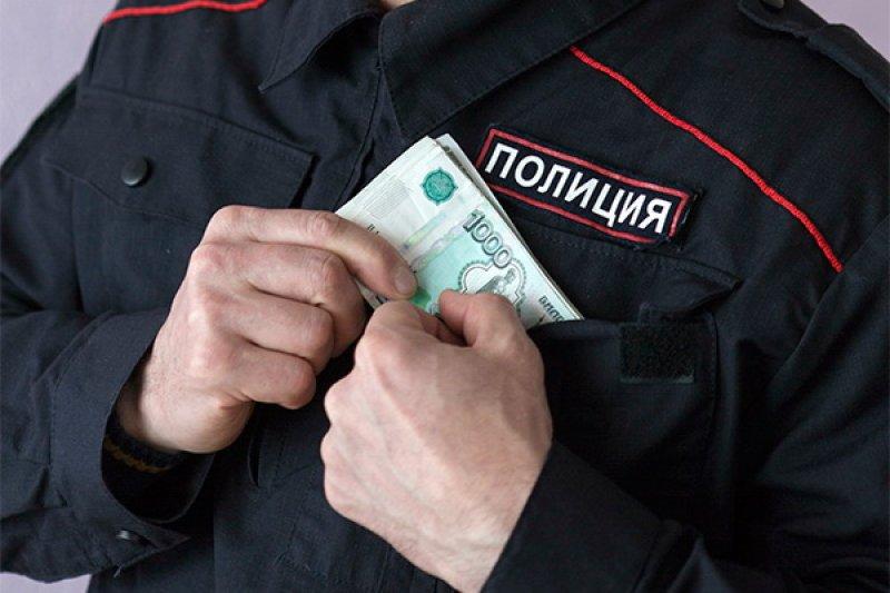 Полицейского из Унечи подозревают в получении взятки