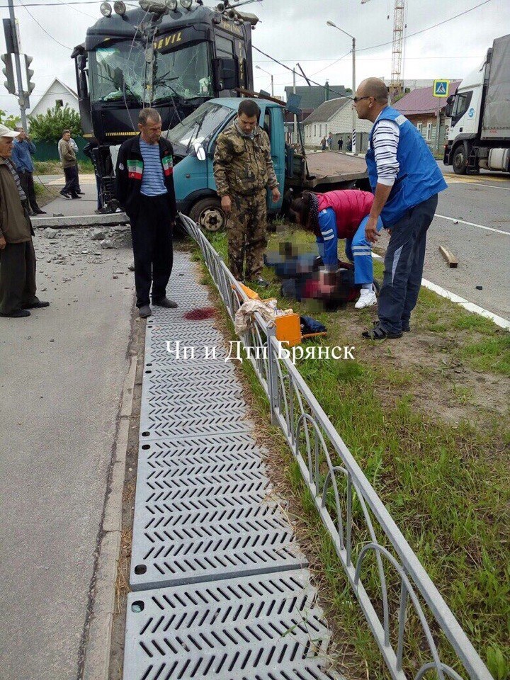 В дорожной аварии в Карачеве погиб водитель